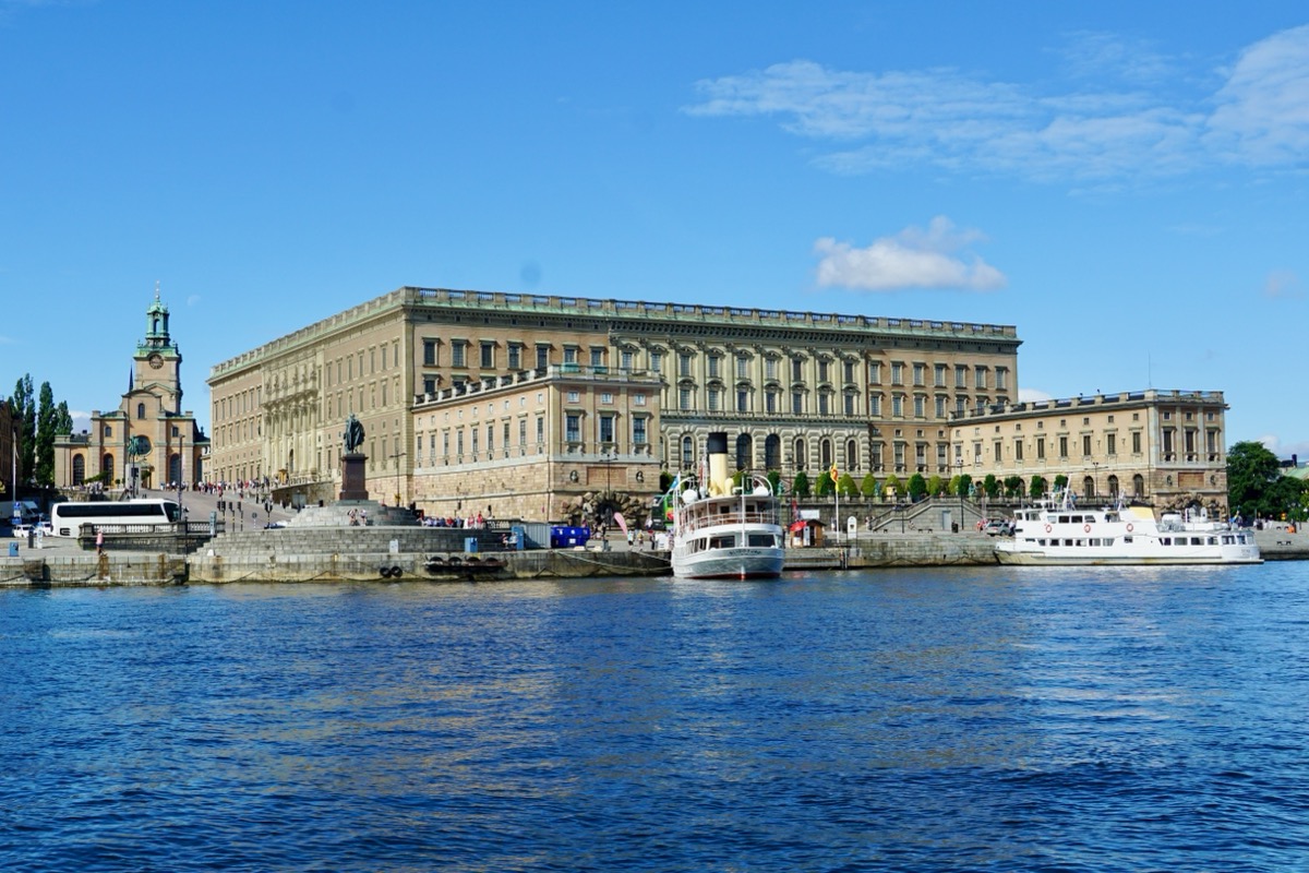 Das Königliche Schloss Stockholm vom Wasser aus