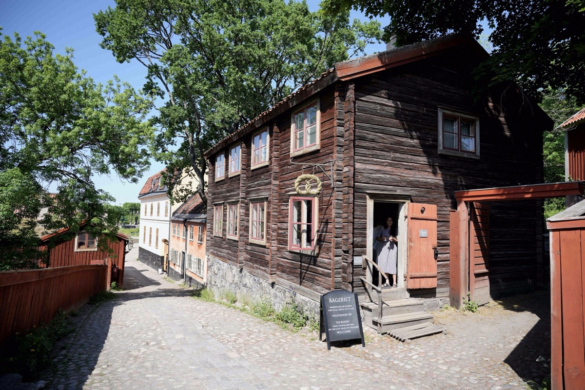 Historische Holzhäuser im Freilichtmuseum Skansen